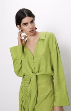 ZARA 2020SS セットアップ　ピスタチオ　サテン　スカート　ブラウスのサムネイル