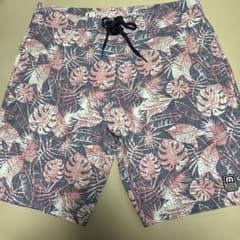 TravisMathew トラビルマシュー ハーフパンツ TravisMathew トラビスマシューボタニカル柄ハーフパンツ30 - メルカリ