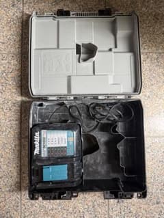 Makita DC18RF 18v 充電器 ケース付きのサムネイル