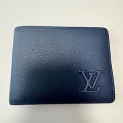 LOUIS VUITTON 二つ折り財布のサムネイル