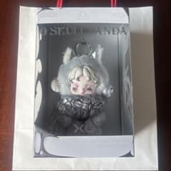 POP MART SKULLPANDA XG ぬいぐるみペンダントのサムネイル