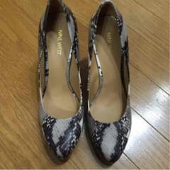 値下げしました♥新品NINE  WEST パイソン柄パンプスのサムネイル