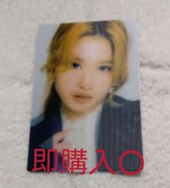 World in a day TWICEサナ レンチキュラーのサムネイル