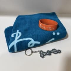 ねぐせ。 タオル ラバーバンド アクリルキーホルダー - メルカリ