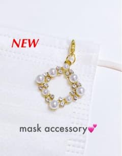 NEW‼️キラキラストーン＆パールスクエアマスクチャームのサムネイル