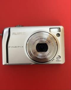 FUJIFILM FinePix デジタルカメラ 8.3MEGAのサムネイル