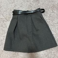 【美品】SNIDEL ミニスカート ベルト付き グレー サイズ1のサムネイル