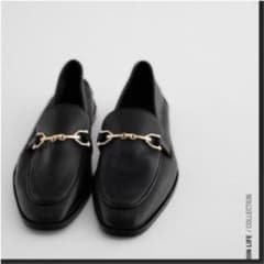 ZARA バックル付きレザーモカシン　37  ローファーのサムネイル