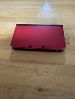 ニンテンドー3DS LL レッド×ブラック　ソフト4つ付きのサムネイル