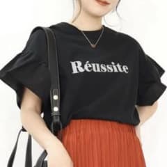 しまむら　terawear emu  袖フリル　ロゴ　黒　Tシャツのサムネイル