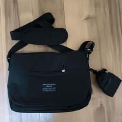 ショルダーバッグ ブラック ポーチ付き36x26 cm.のサムネイル