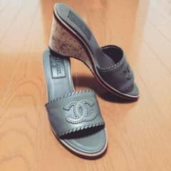 新品♪  CHANEL  ウエッジサンダルのサムネイル