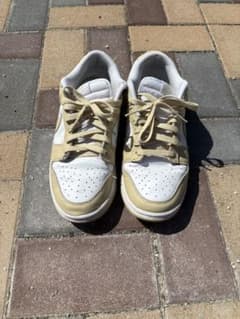 NIKE DUNK LOW ホワイト ベージュ スニーカーのサムネイル