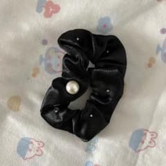 パール付き ブラック シュシュのサムネイル