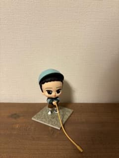 ロープを引くフィギュア 青色の帽子のサムネイル