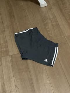 adidas Sサイズ グレー ショートパンツのサムネイル