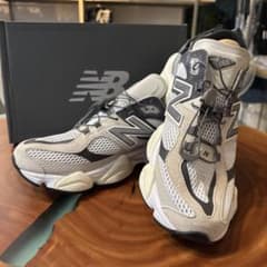 New Balance 9060 スニーカー グレー　28cmのサムネイル