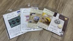 【未使用】ハンドメイドスウェーデン刺繍ティッシュケース、マカロンポーチ、ブローチのサムネイル