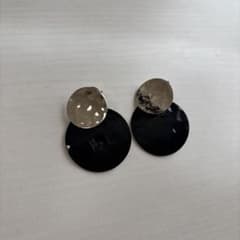 黒　丸型　シルバーピアス　4cmのサムネイル
