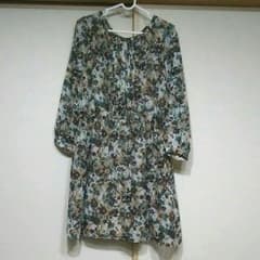 花柄ワンピースのサムネイル