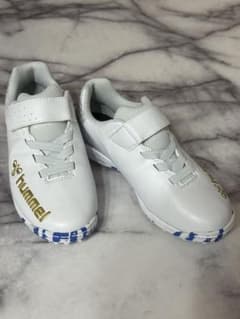 ちゎゎ。 様専用hummel サッカー　トレシュー　21cm 白　キッズのサムネイル