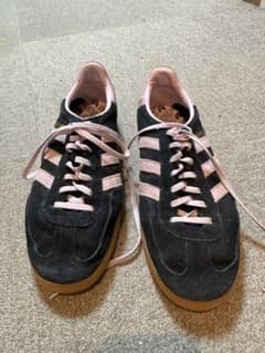m*e様 adidas スニーカー ブラック/ピンクのサムネイル