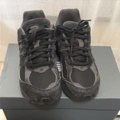 New Balance 2002R "Triple Black"のサムネイル