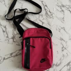 NIKEショルダーバック！のサムネイル