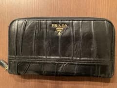 PRADA 黒長財布 本革 レザー ブラック ゴールド ナッパゴールフ - メルカリ