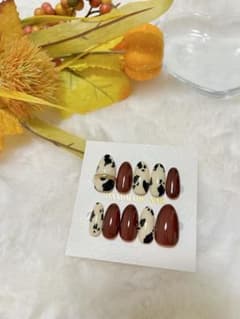 ハンドメイド ネイルチップ 牛柄 ワインレッドのサムネイル