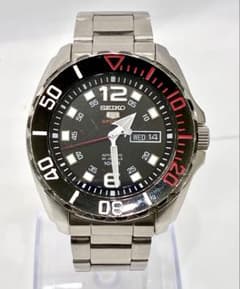 SEIKO 5 Sports 自動巻き 腕時計 ブラック文字盤のサムネイル