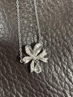 リボンモチーフ ネックレス シルバーカラー ストーン SWAROVSKIのサムネイル