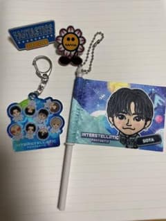 FANTASTICS ピンバッジ キーホルダー フラッグ 4点セットのサムネイル