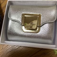 三つ折り財布のサムネイル