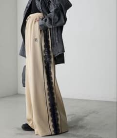 【タグ付き美品】forksy. レースシアーラインワイドトラックパンツのサムネイル