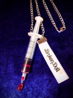 Broken Doll 注射器ネックレス 病みかわのサムネイル