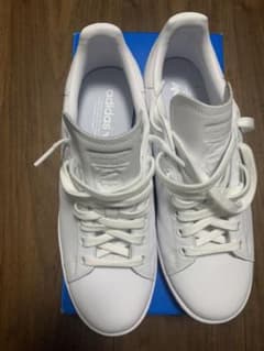 adidas スニーカーのサムネイル