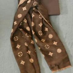 LOUIS VUITTON ブラウン系のシルク混リバーシブルストール【美品】のサムネイル