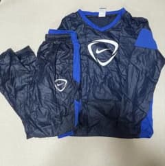 ハ*ト様 美品NIKE サッカー ウェア 上下セットスポーツ　キッズLサイズピスのサムネイル