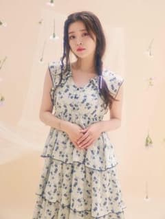fiolily 花柄ティアードワンピースのサムネイル