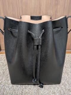 【美品】REBELLE 巾着型 ショルダーバッグ ワンショルダー肩掛けブラックのサムネイル