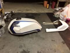 XJR4004hm 用のCBXタンクとテールのサムネイル