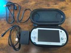 PS vita Wi-Fiモデル 16GBメモリーカード付きのサムネイル