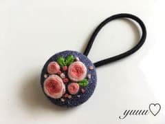 刺繍くるみボタン ヘアゴム♡薔薇のサムネイル