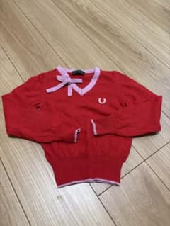 FRED PERRY Vネックニット レッド リボン　104cm相当のサムネイル