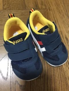 新品 asics ベビースニーカーのサムネイル