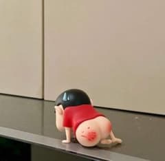 新品】クレヨンしんちゃん お尻叩かれ フィギュア - メルカリ
