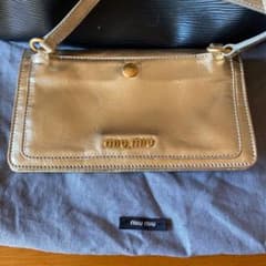 正規品　miumiuショルダー　ウォレット　財布　　ミニバッグ　ゴールドのサムネイル