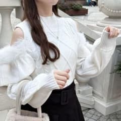 tt012 GRL フェザーショルダーオープンニットトップスのサムネイル