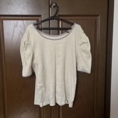 クリーム色 パフスリーブ Tシャツのサムネイル
